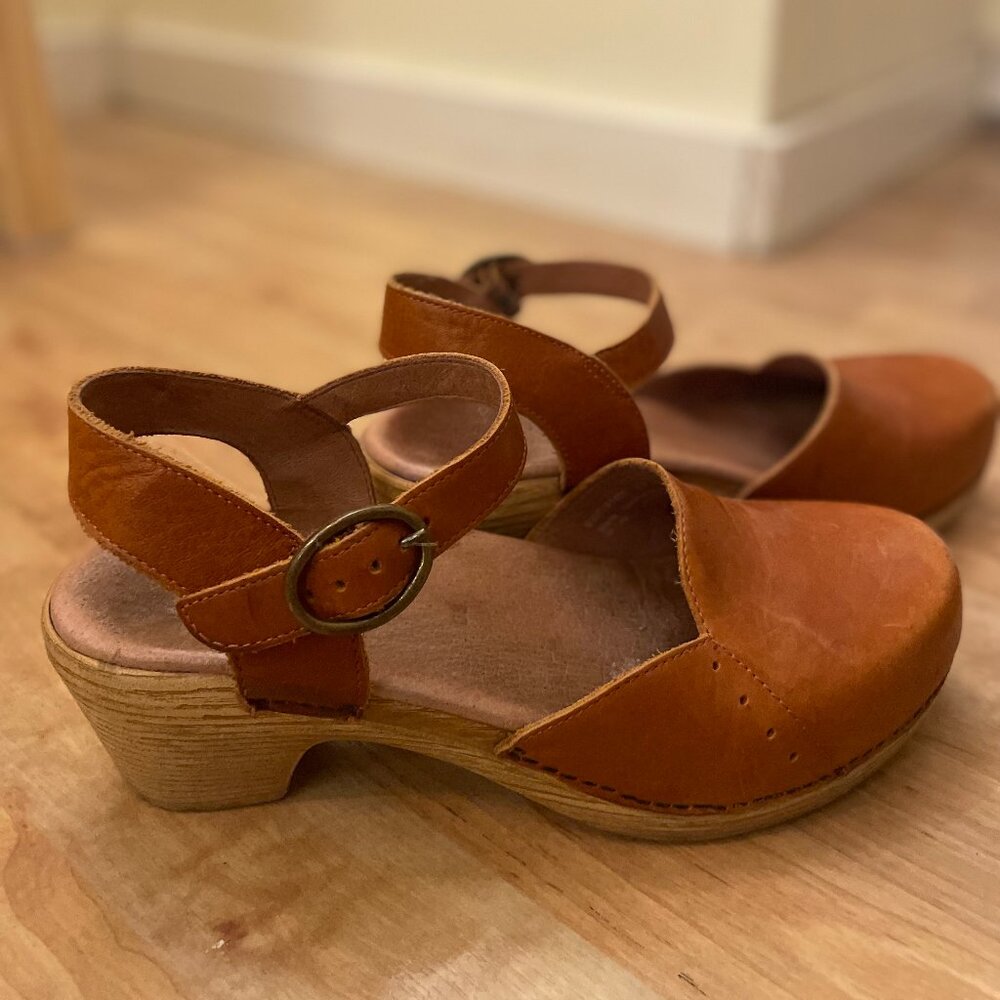 Dansko Maise Clog Cognac